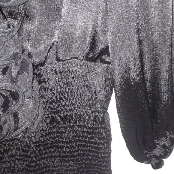 NWOT Suzy shier size small fashion statement blouse. - Picture 4 of 4